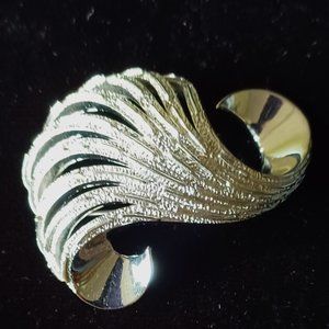 Trifari 2"  Brooch Silvertone Brooch